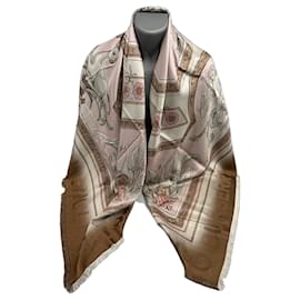 Foulard in seta edizione da collezione "Creature Mitologiche" di Burberry