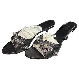 Sandalias Balenciaga de cuero negro adornadas con cristales