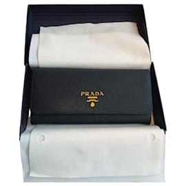 Prada Cartera grande de piel Saffiano