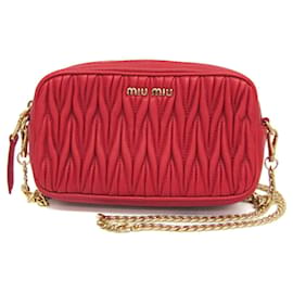 Mini borsa a spalla Matelassé Miu Miu con catena