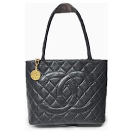 Chanel Borsa a Mano in Pelle Caviar con Medaglione