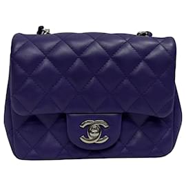 Chanel Mini Classic Square Umhängetasche aus lila Lammleder