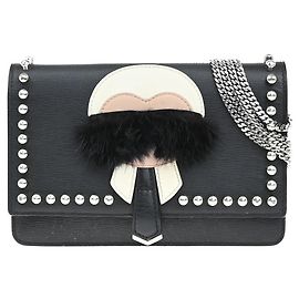 Portafoglio Fendi Karlito con catena in pelle Saffiano con borchie