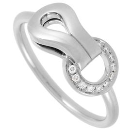 Anillo Agraffe Cartier en oro blanco de 18K