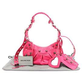 Balenciaga Bolso hobo Le Cagole XS de piel de cordero rosa neón Arena