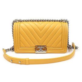 Chanel Borsa a spalla media Old Boy in pelle di vitello gialla con motivo a zigzag e finitura argento
