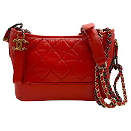 Chanel Borsa hobo piccola Gabrielle con catena rossa