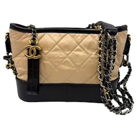 Chanel Bolso hobo pequeño Gabrielle con cadena beige