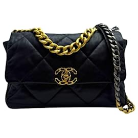 Chanel Grande borsa con patta nera