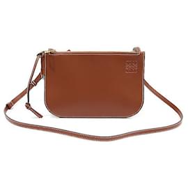 Pochette incrociata in pelle di vitello marrone con doppia zip - Loewe