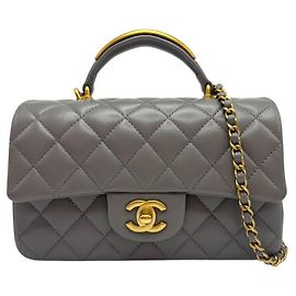 Chanel Mini borsa classica a manico superiore in pelle di agnello grigia