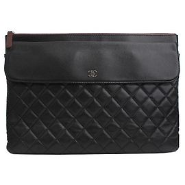 Chanel Clutch in agnello nero con patta argento