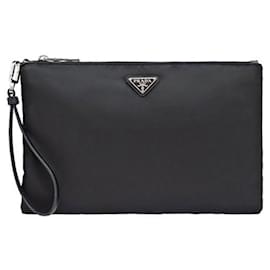 Borsa Clutch Triangle Logo in Re-Nylon - Prada