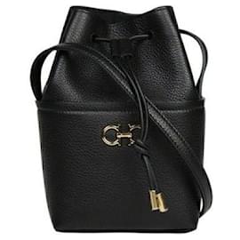 Salvatore Ferragamo Bolso mini bucket Gancini