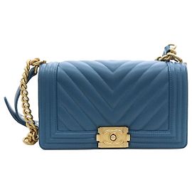 Chanel Boy Bag aus Lammleder mittelblau