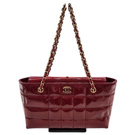 Chanel Borsa a spalla con catena dorata CC in pelle verniciata vintage cioccolato