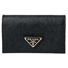 Tarjetero negro con logo triangular Saffiano: QHH - Prada
