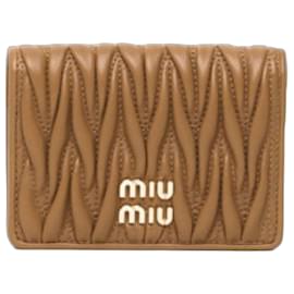 Miu Miu Tarjetero Matelassé AFPP Marrón