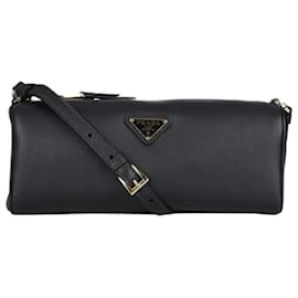 Borsa a spalla in pelle morbida nera con logo triangolare - Prada