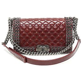Chanel Borsa a spalla media in pelle di vitello bordeaux con catena attorno al flap Boy