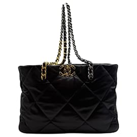 Chanel Borsa a spalla grande in pelle di agnello lucida nera