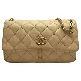 Chanel Borsa a spalla con pattina e due tasche Wild Stitch avorio