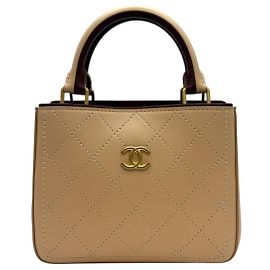 Chanel Borsa mini tote a mano in bullskin beige di stagione