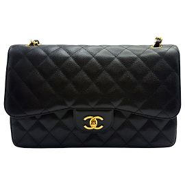 Chanel Borsa a tracolla grande Caviar classica nera con dettagli dorati