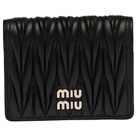 Miu Miu Cartera de cuero acolchado negra