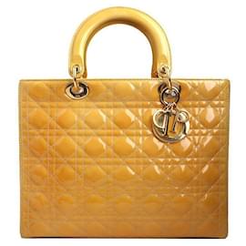 Grand sac à main et à épaule en cuir verni Cannage jaune - Dior