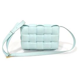 Bottega Veneta Borsa a tracolla imbottita in pelle di agnello Intrecciato blu pallido