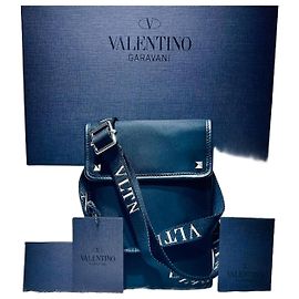 Valentino Pochette Incrociata Mini Garavani VLTN