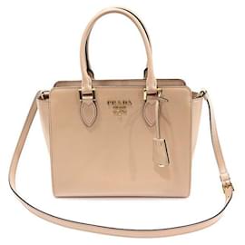 Logo in lettere dorate in pelle di vitello morbida Saffiano beige - Prada