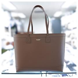 Burberry Mittelgroße Schultertasche London aus braunem Leder