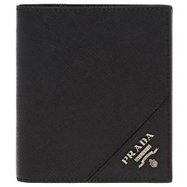 Prada Cartera QME de Saffiano Negro con Toque Plateado