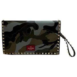 Clutch Camouflage in Tela Napa Rockstud - Valentino