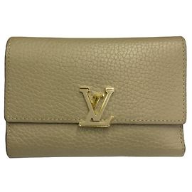 Louis Vuitton Portefeuille Capucines Compact Tri-fold Wallet