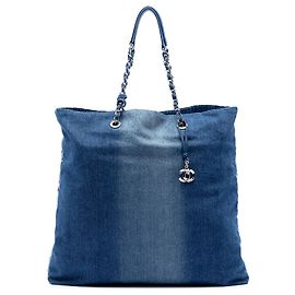 Bolso de compras de denim azul impreso Chanel
