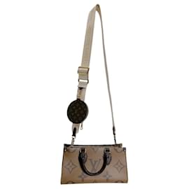 Borsa tote Monogram On the Go di Louis Vuitton