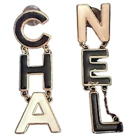 Orecchini Chanel in acciaio nero e beige