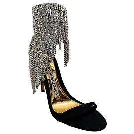 Sandali in satin nero con drappeggio di cristallo di Alexandre Vauthier