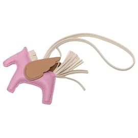 Porte-clés Rodeo Pegase PM en agneau Milo rose et veau Swift d'Hermès