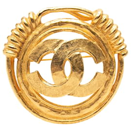Spilla rotonda CC in oro placcato di Chanel