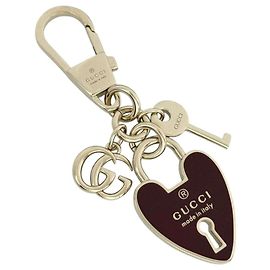 Portachiavi in metallo a forma di cuore per donne Gucci