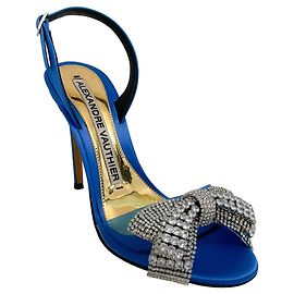 Sandali con tacco in satin blu cobalto con fiocco decorato con cristalli di Alexandre Vauthier