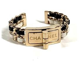 Chanel B22A CC Logo Charm Armband