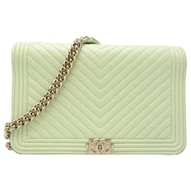 Borsa a spalla Chanel Boy V-Stitch con catena