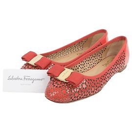 Salvatore Ferragamo Scarpe basse con fiocco Taglia