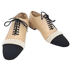 Mocassini decorati con perle Chanel