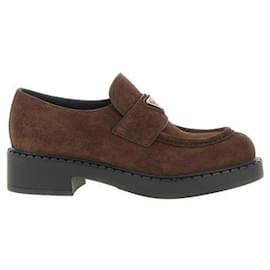 Mocassini in suede cioccolato - Prada